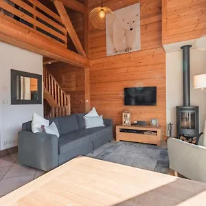 2 Bed Chalet, Sleeps 5 With Shared Pool - Morzine Chalet